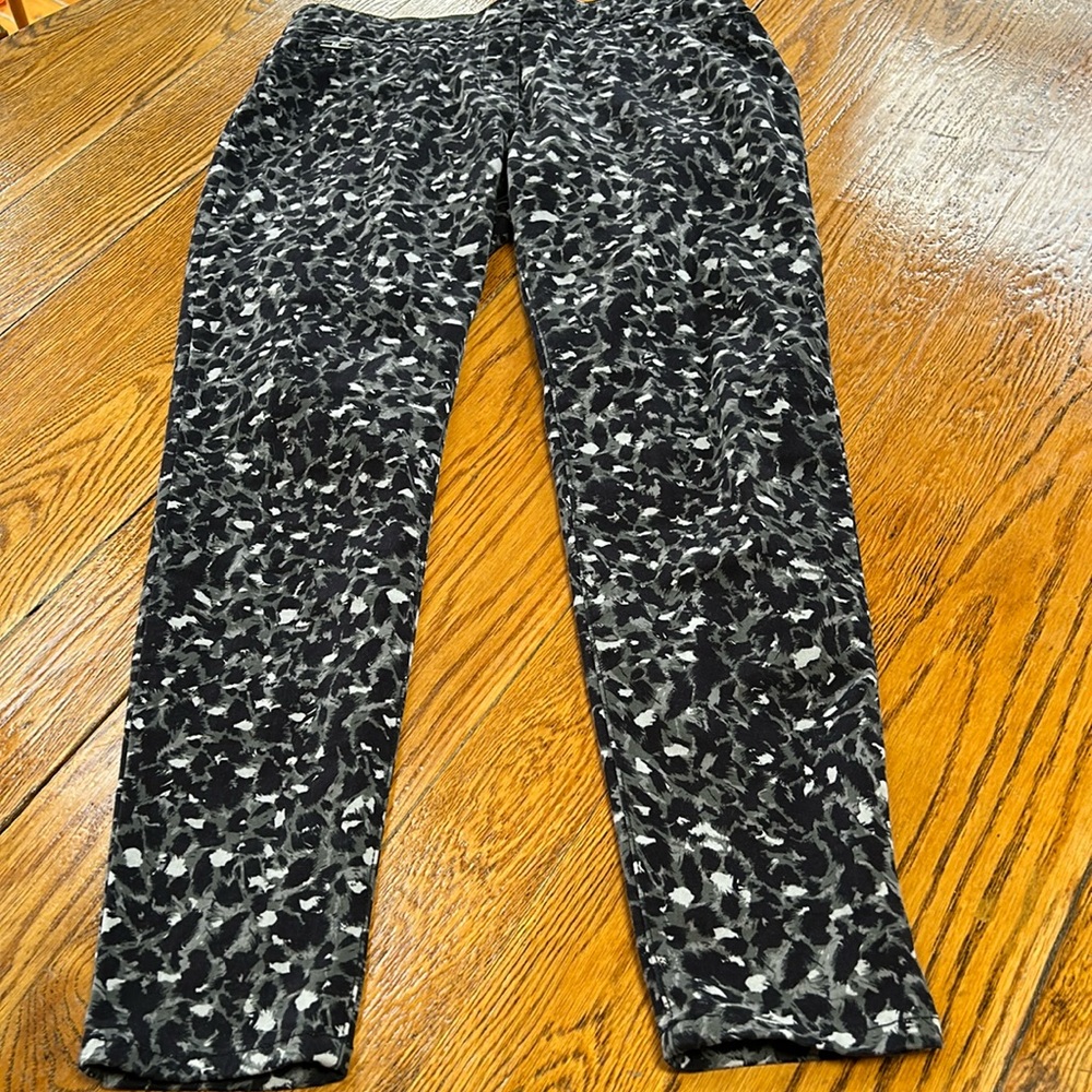 Coco + Carmen animal print pull on skinny fit jegging.  Size Large. Black, gray.